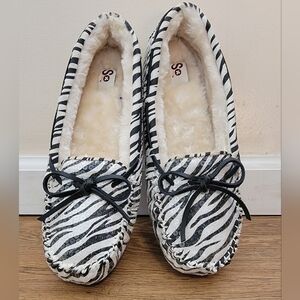 NWT Zebra Print So Fuzzy Sequin Moccasin Slippers sz 9